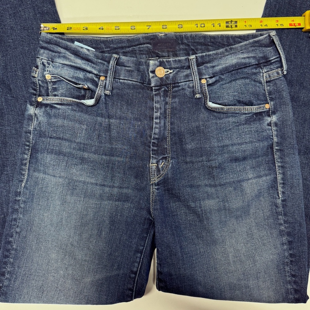MOTHER | The Looker Crop - On The Edge Wash - Picture 13 of 16